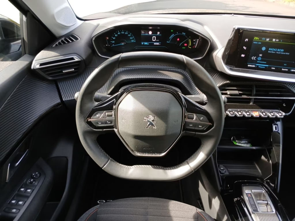 Peugeot e-208