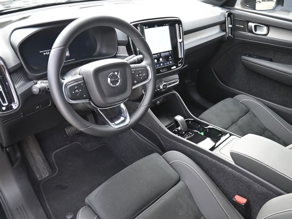 Volvo EX40