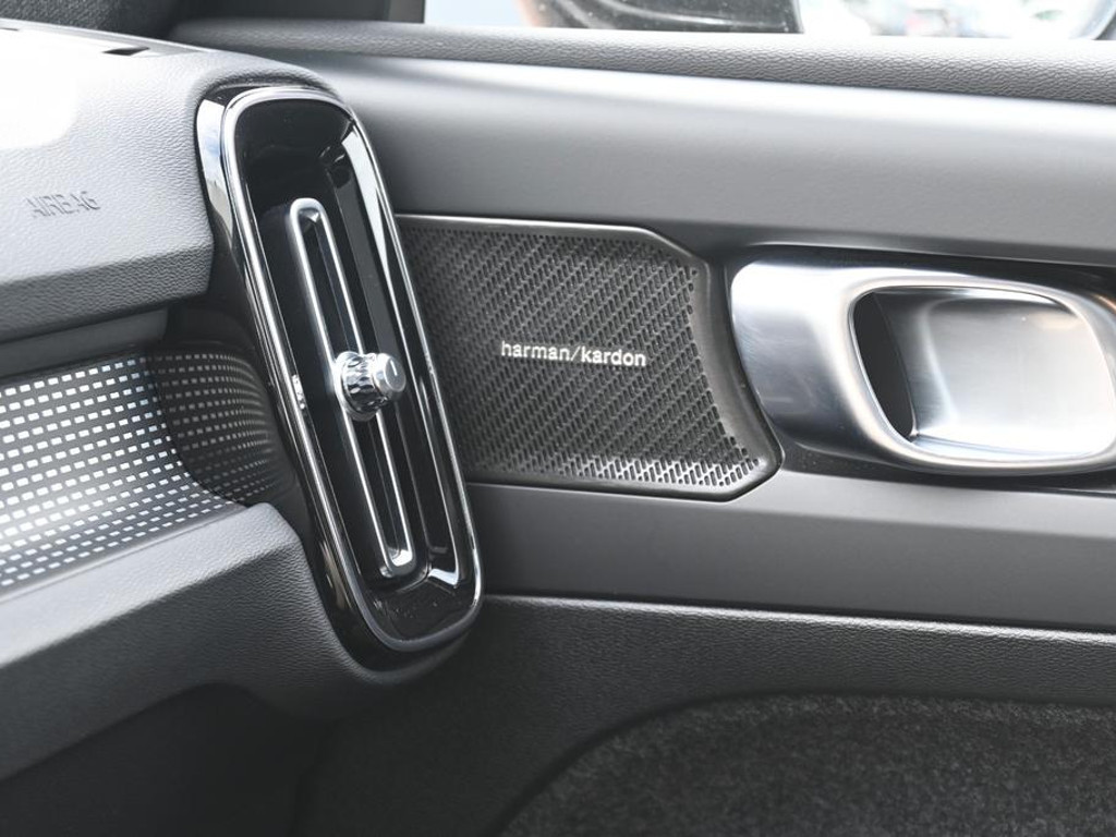 Volvo EX40
