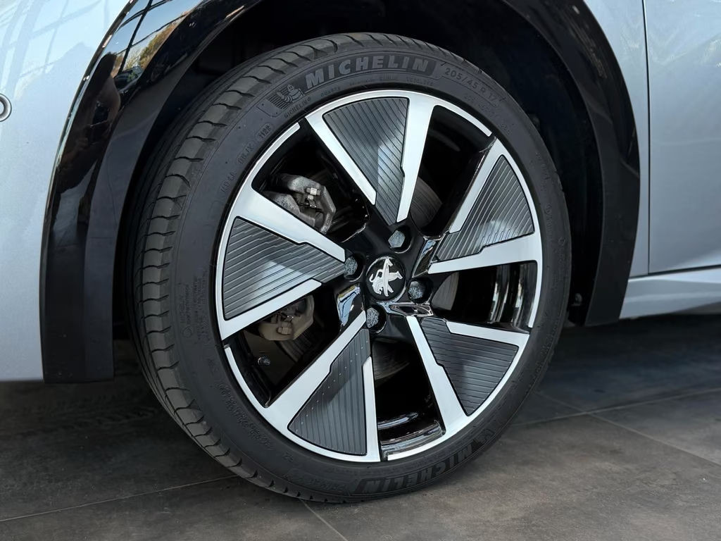 Peugeot e-208