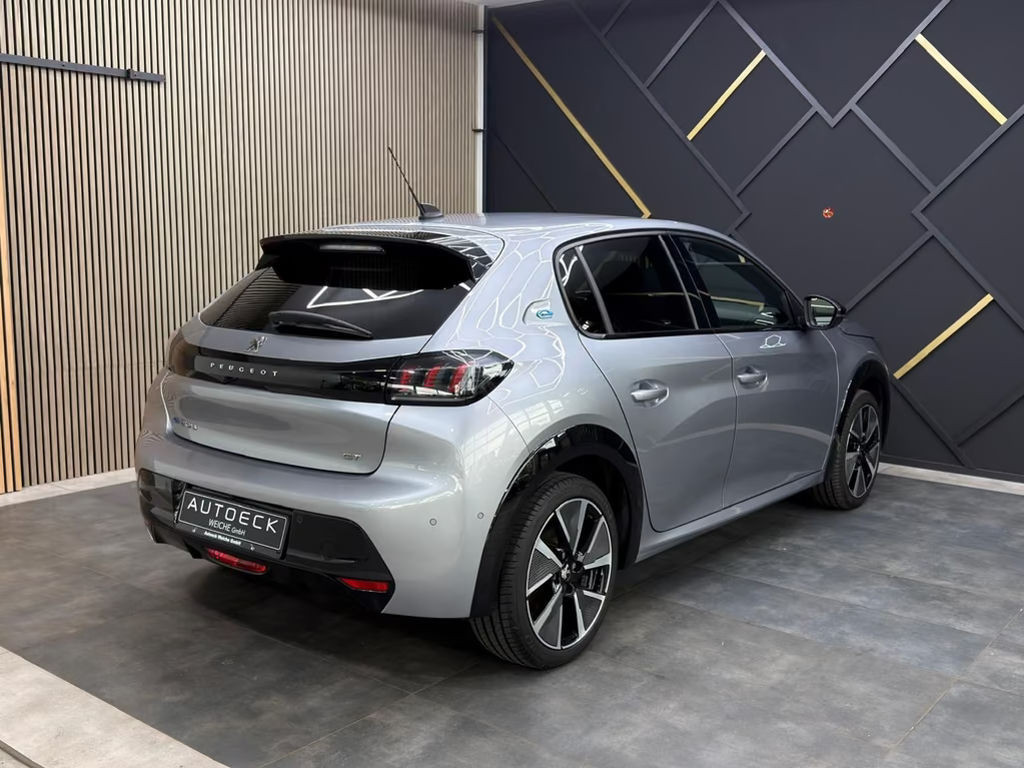 Peugeot e-208