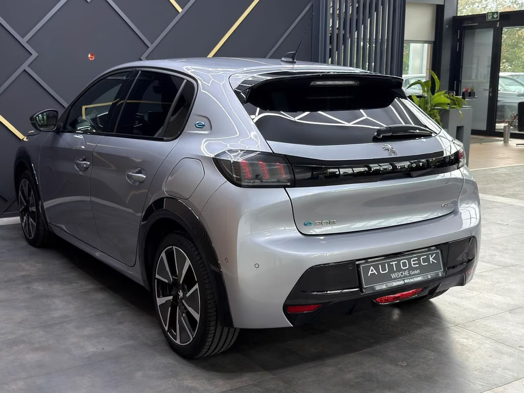 Peugeot e-208