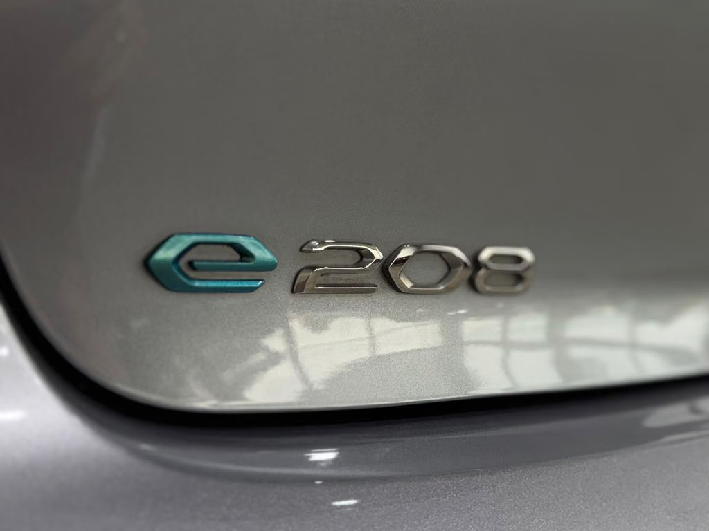 Peugeot e-208