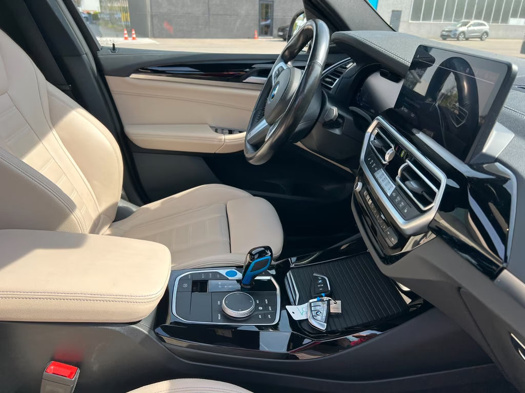 BMW iX3