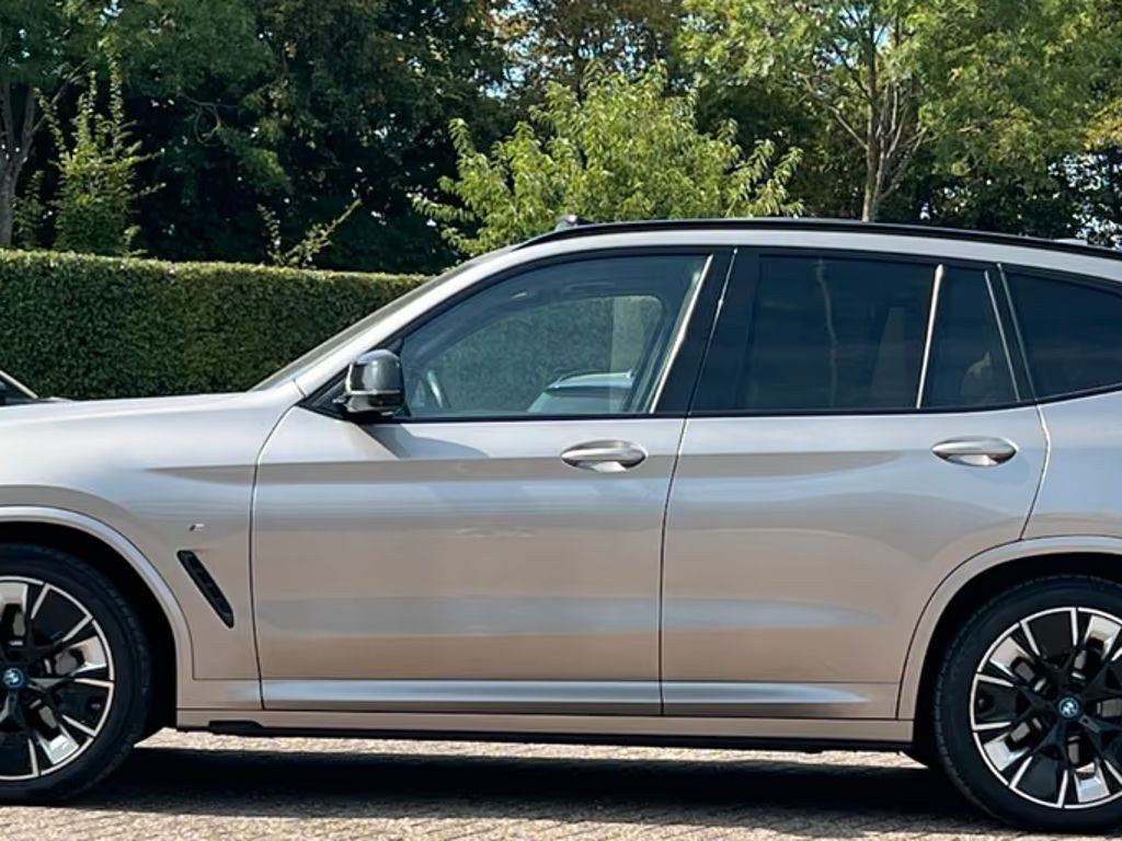 BMW iX3