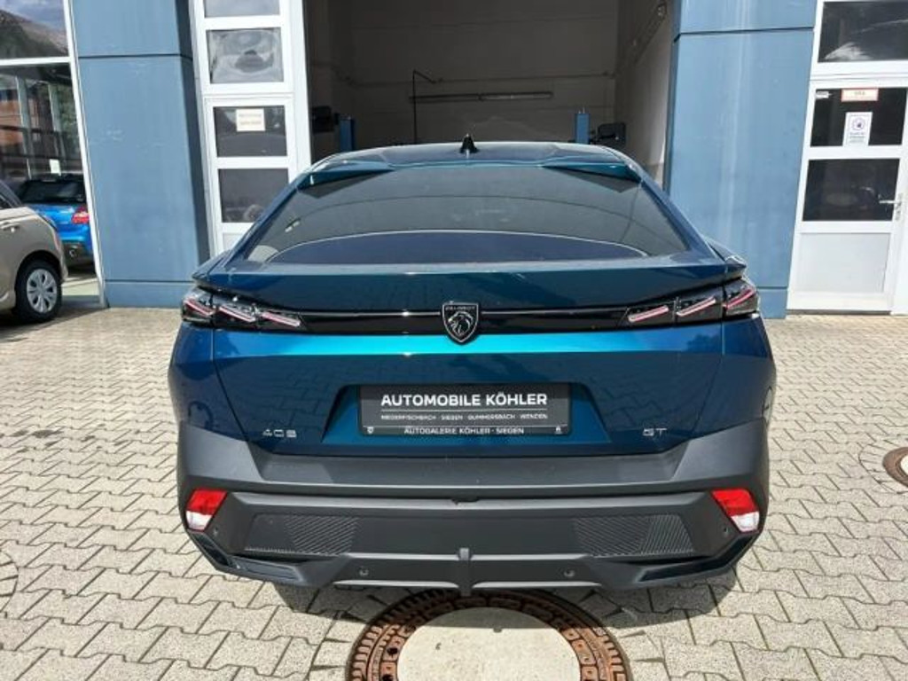 Peugeot 408