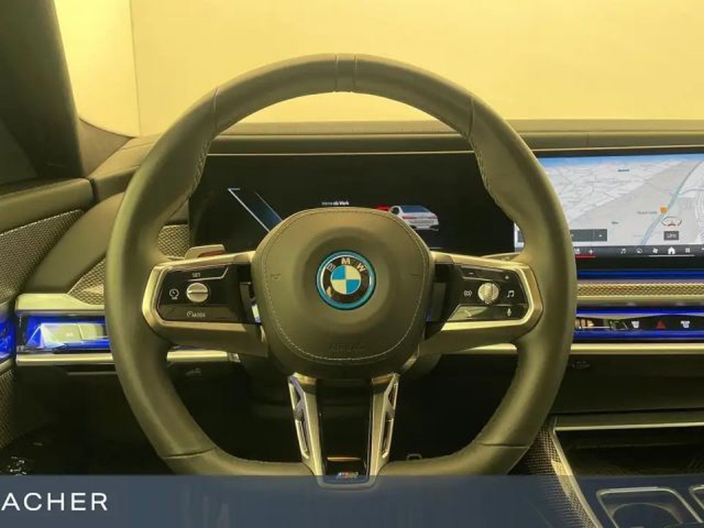 BMW i7