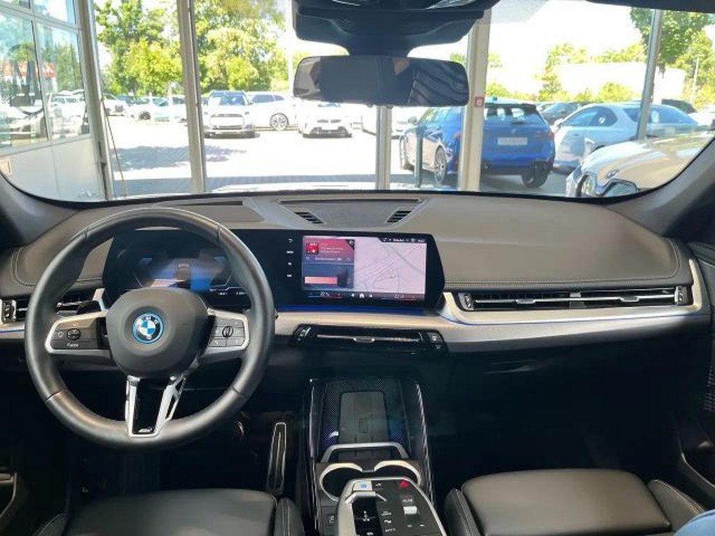 BMW iX1