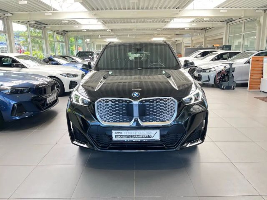 BMW iX1