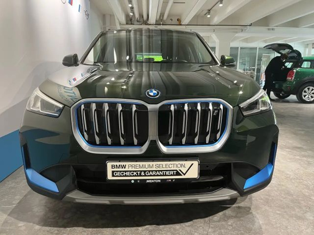 BMW iX1