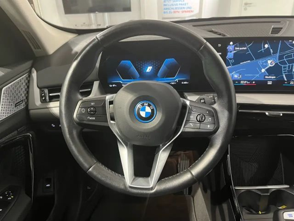 BMW iX1