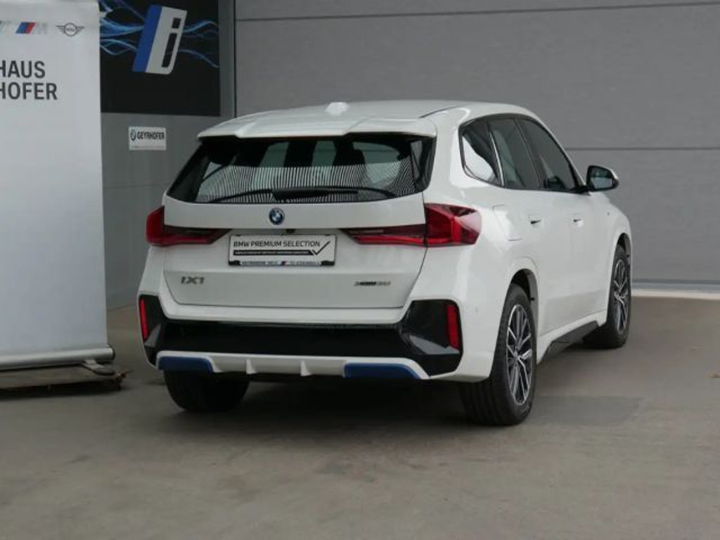 BMW iX1