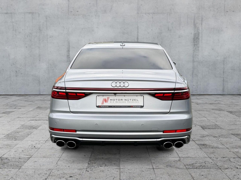 Audi S8