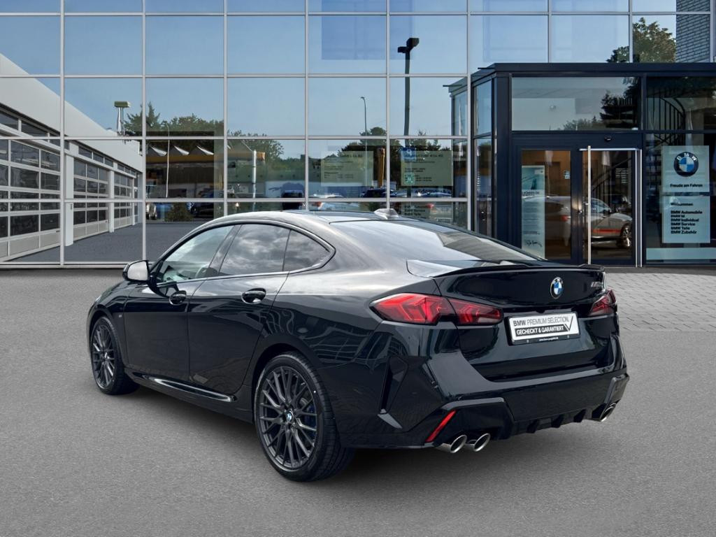 BMW M235