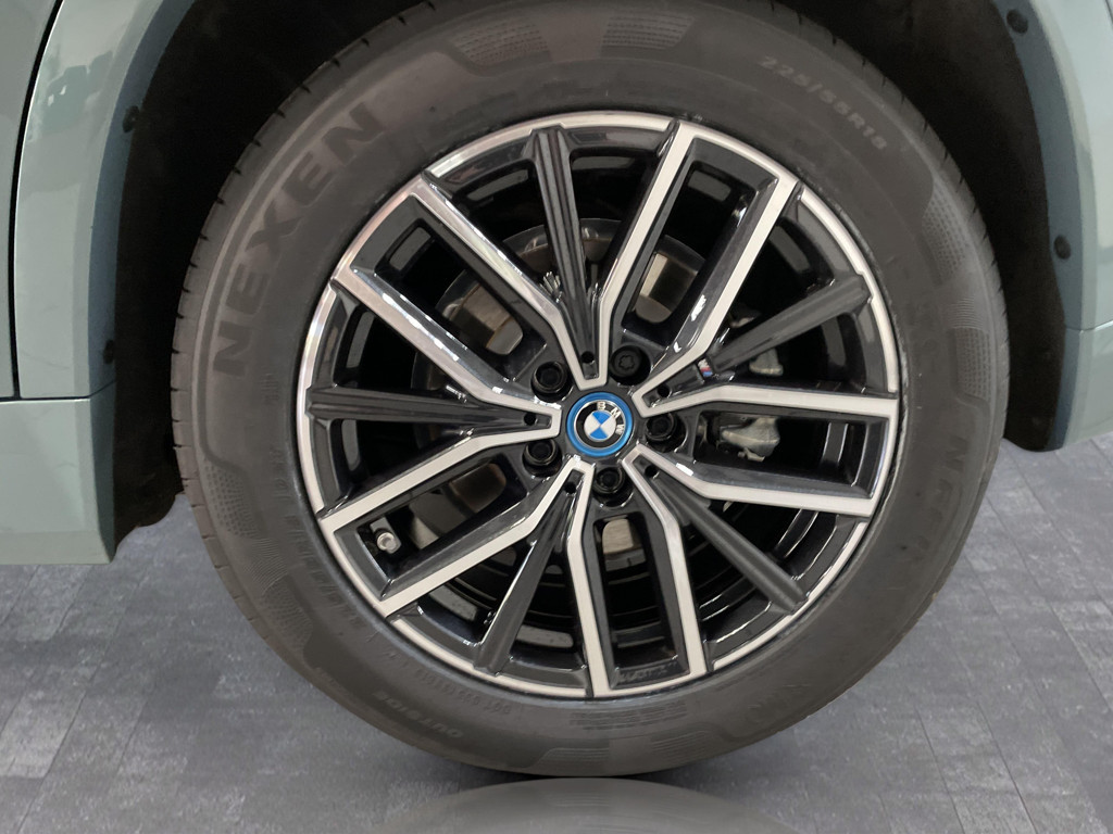 BMW iX1