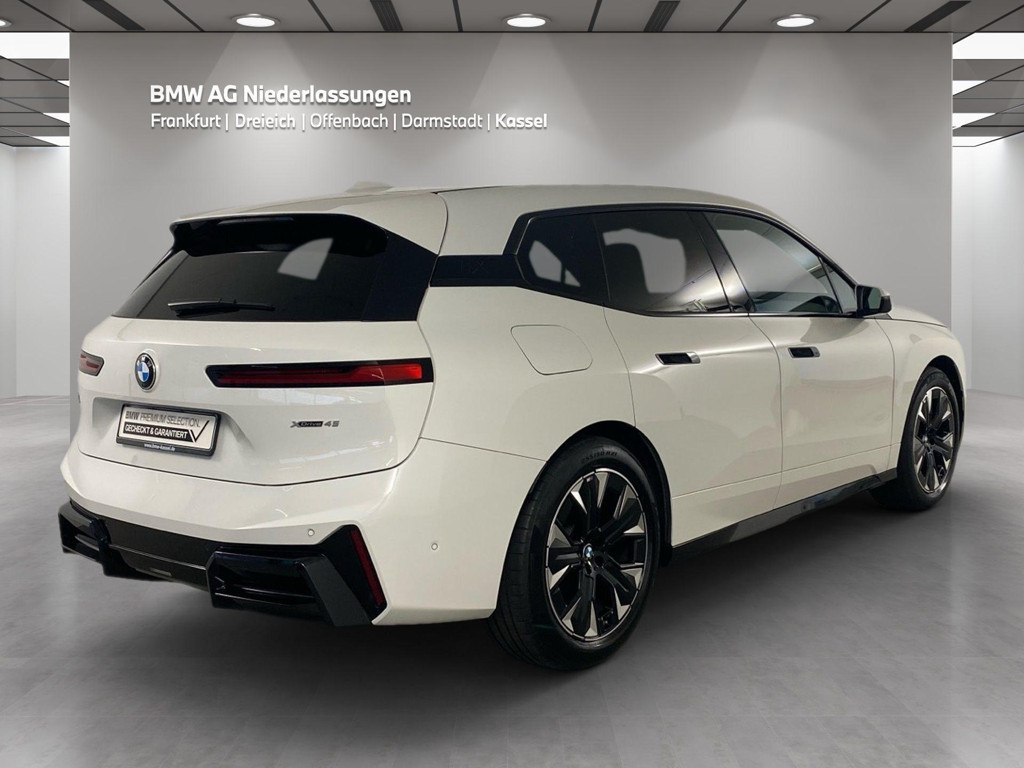 BMW iX