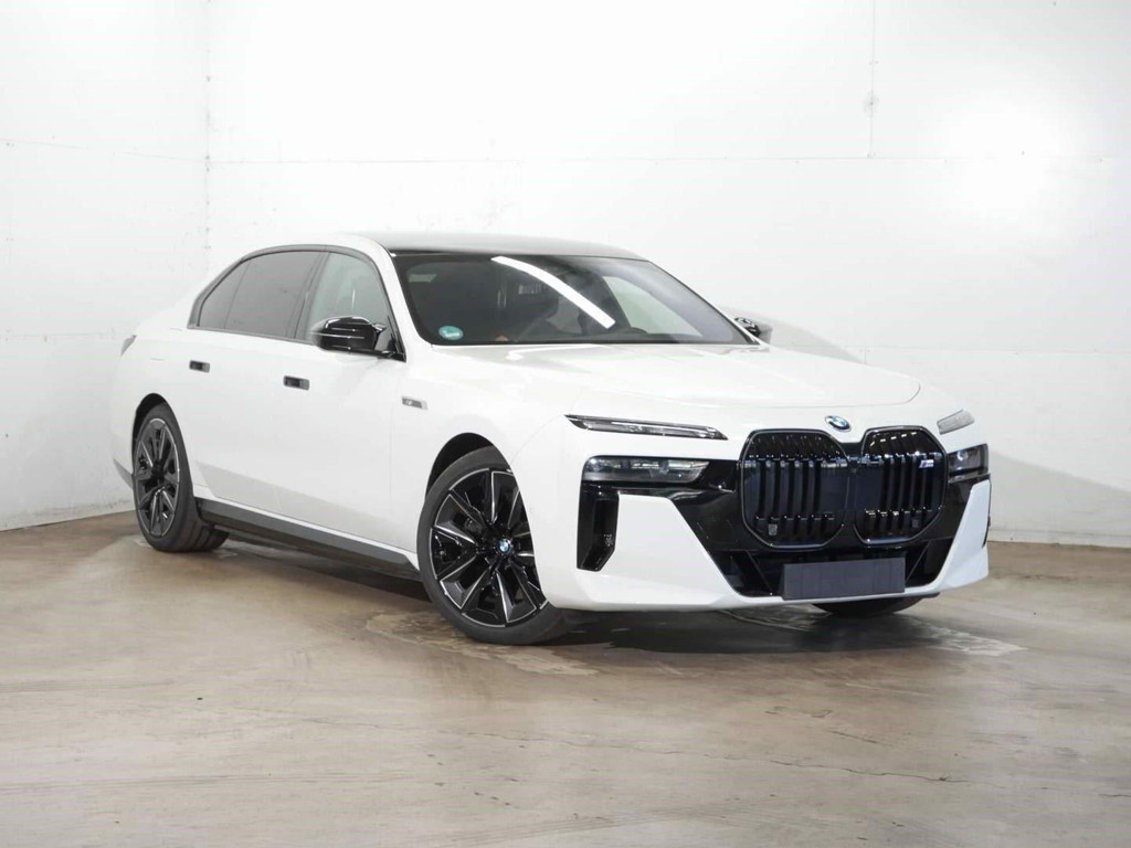 BMW i7