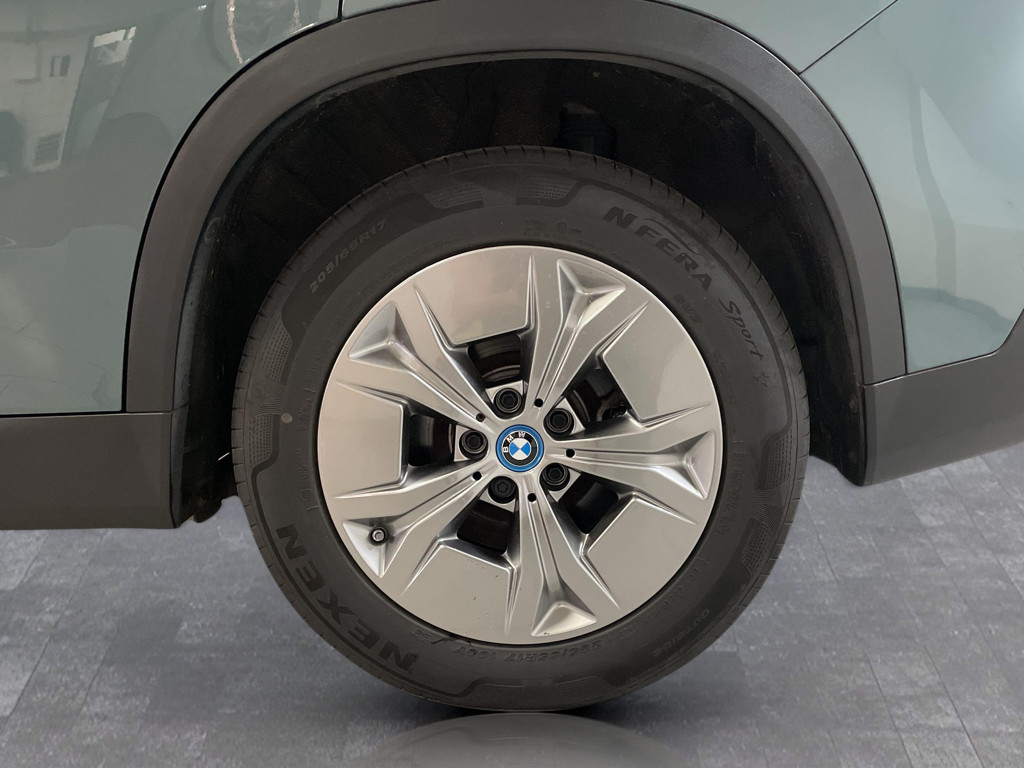BMW iX1