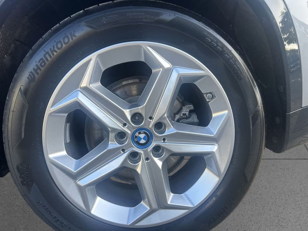 BMW iX1