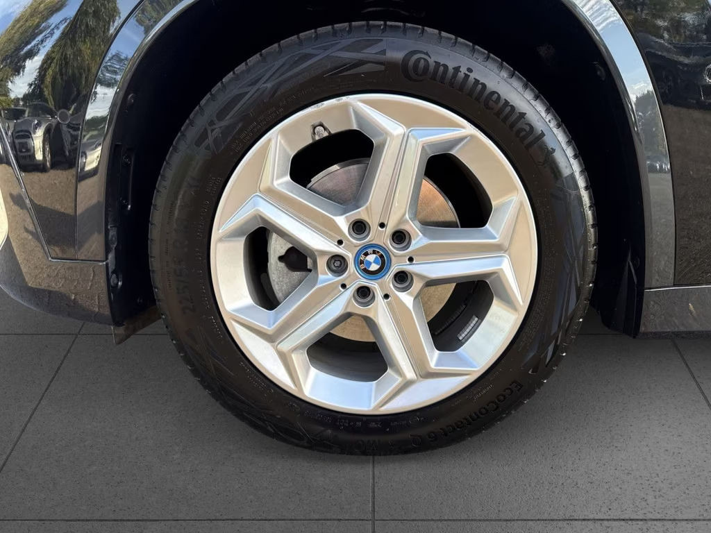BMW iX1