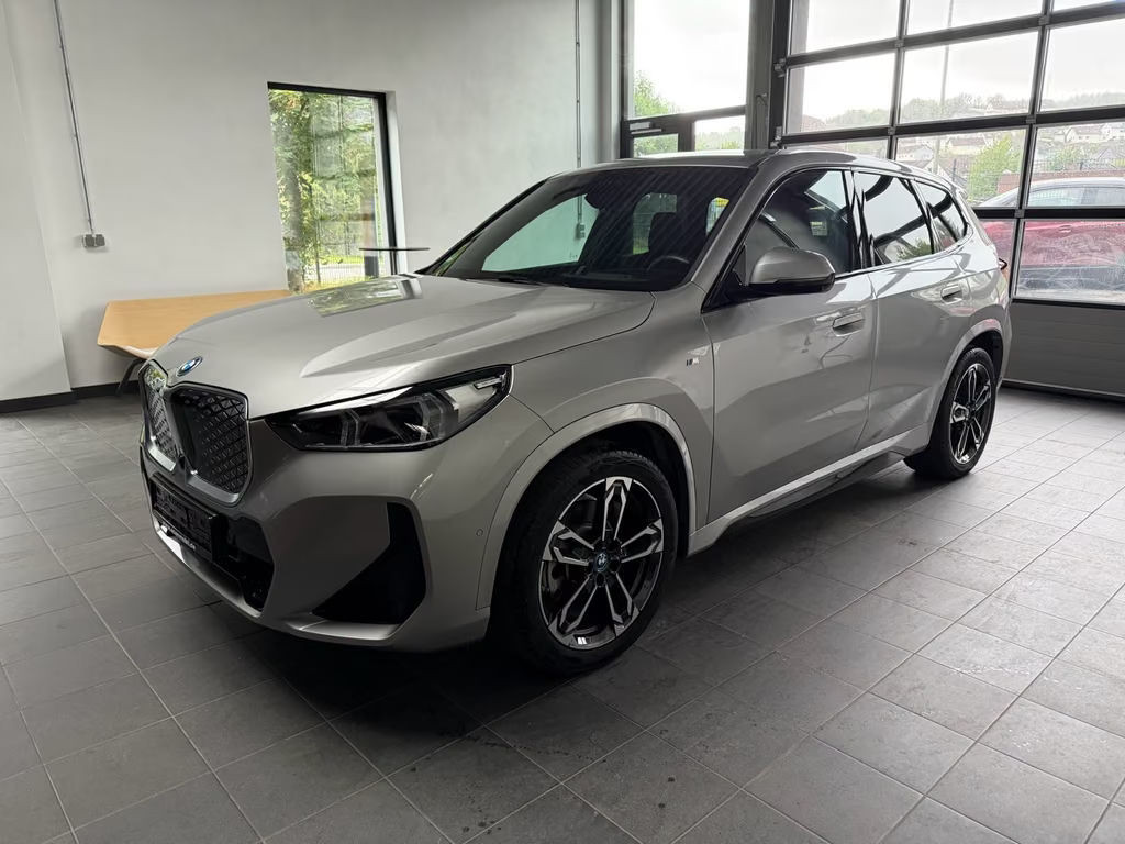 BMW iX1