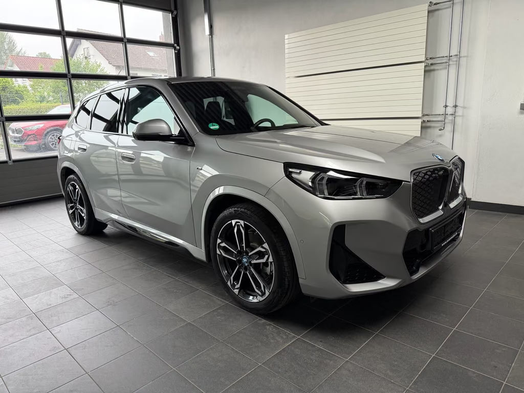 BMW iX1