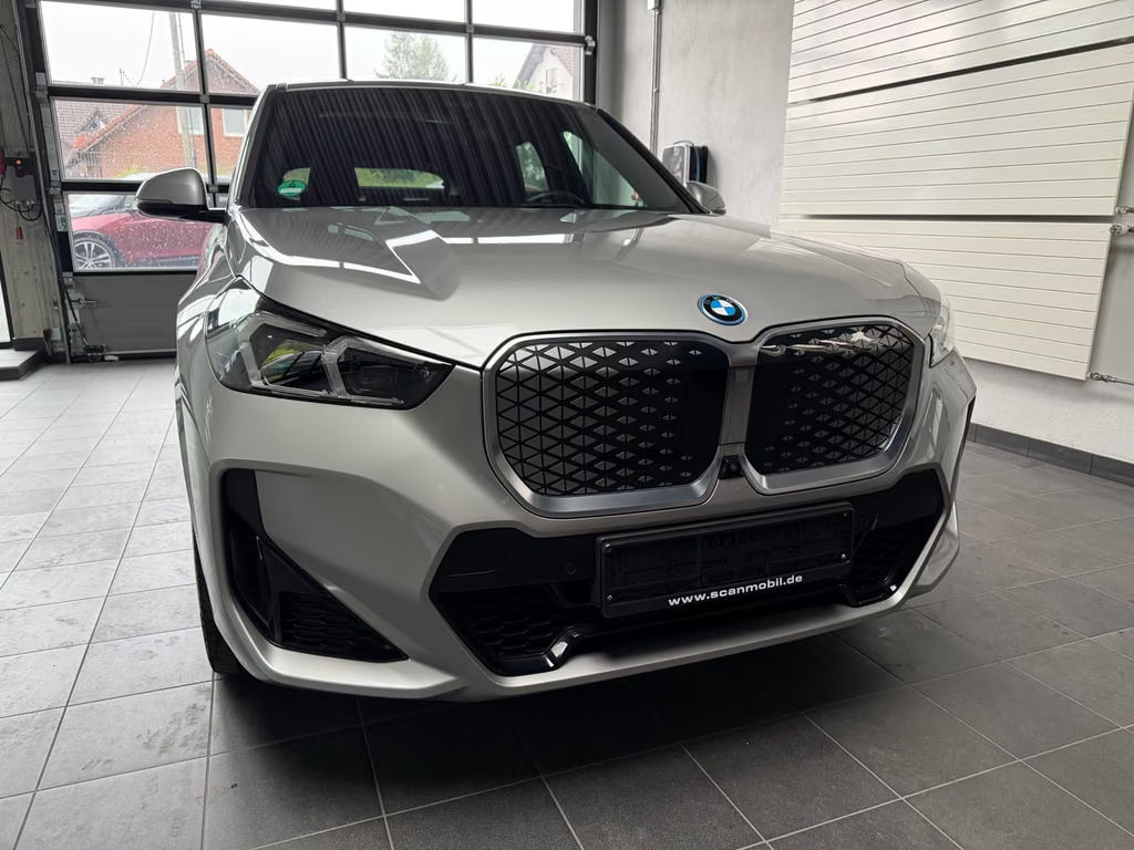 BMW iX1