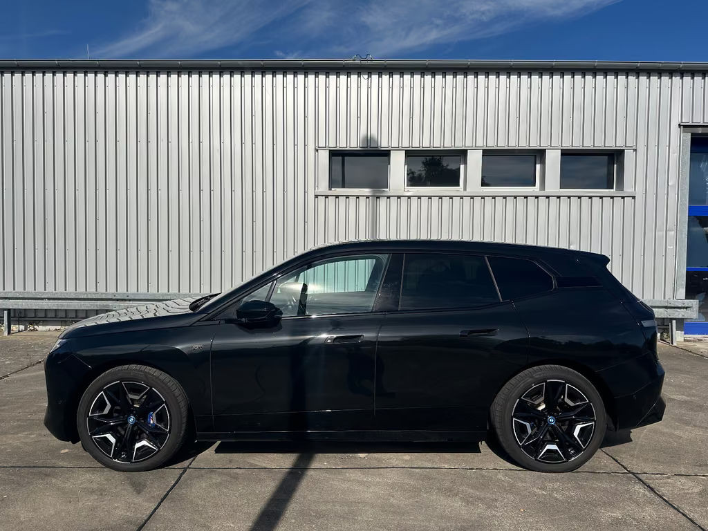 BMW iX M60