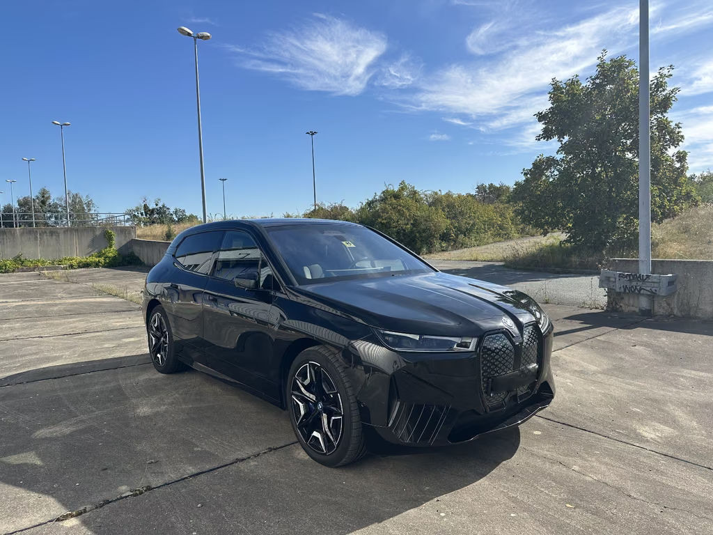 BMW iX
