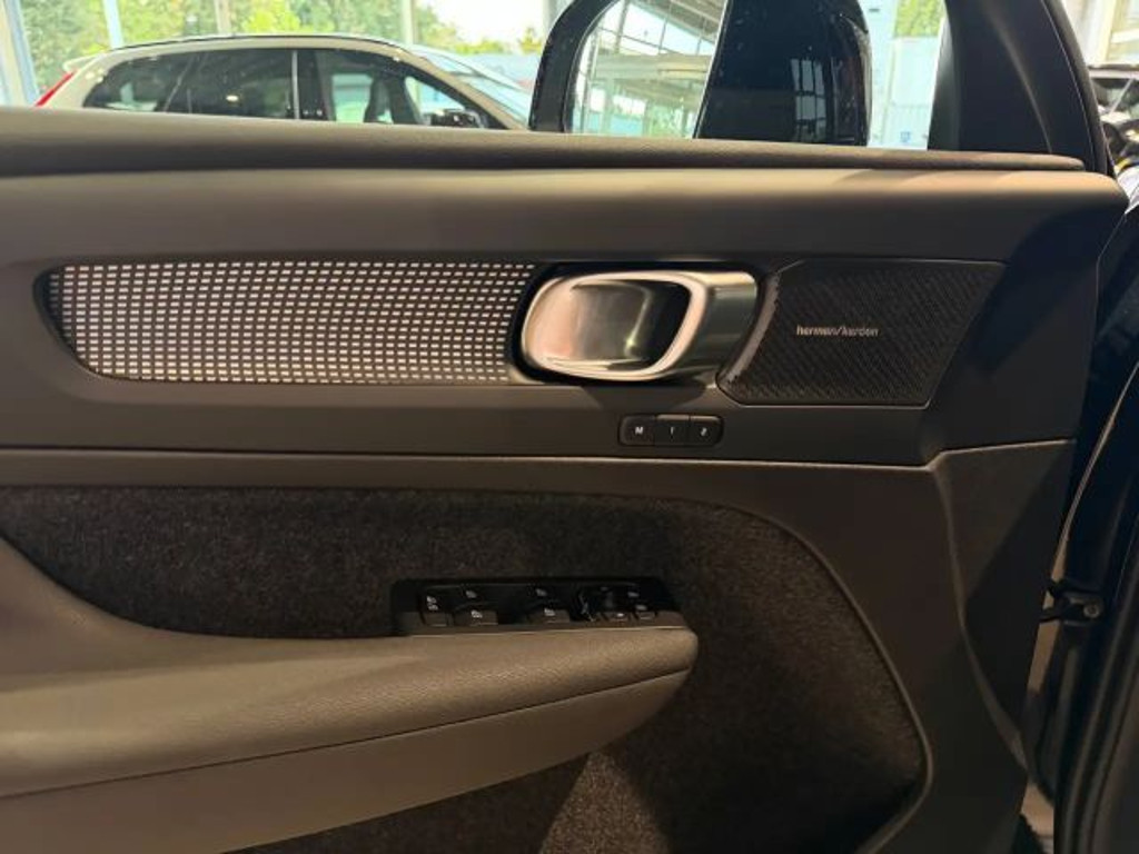 Volvo EX40