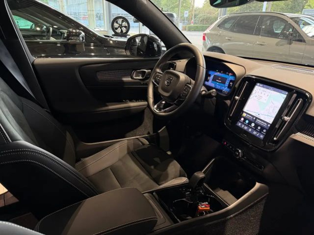 Volvo EX40