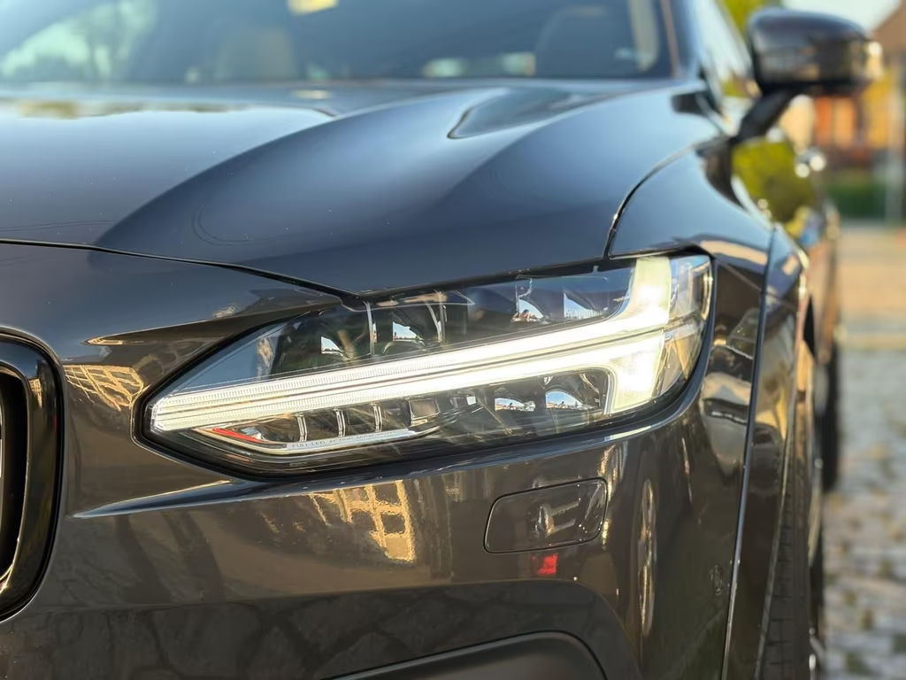 Volvo V90 Cross Country