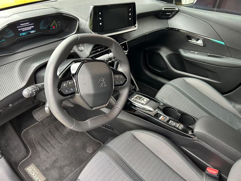 Peugeot e-208