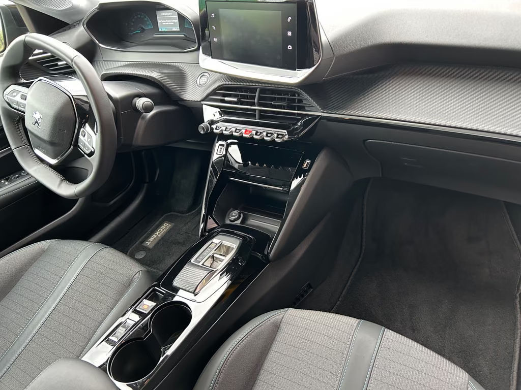 Peugeot e-208