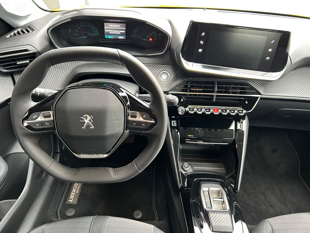 Peugeot e-208