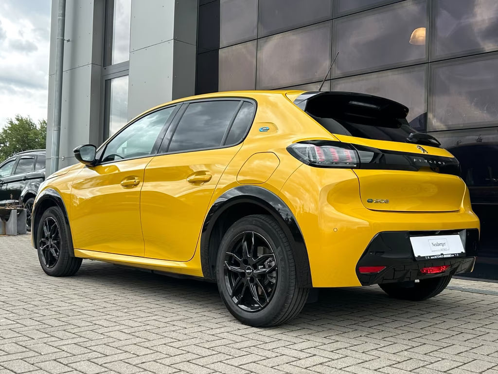Peugeot e-208