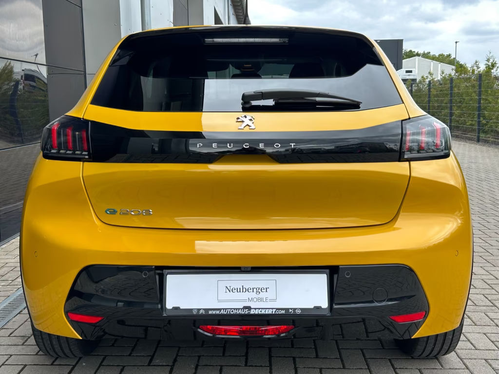 Peugeot e-208