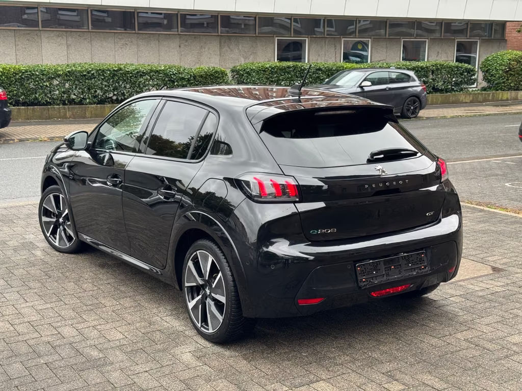 Peugeot e-208