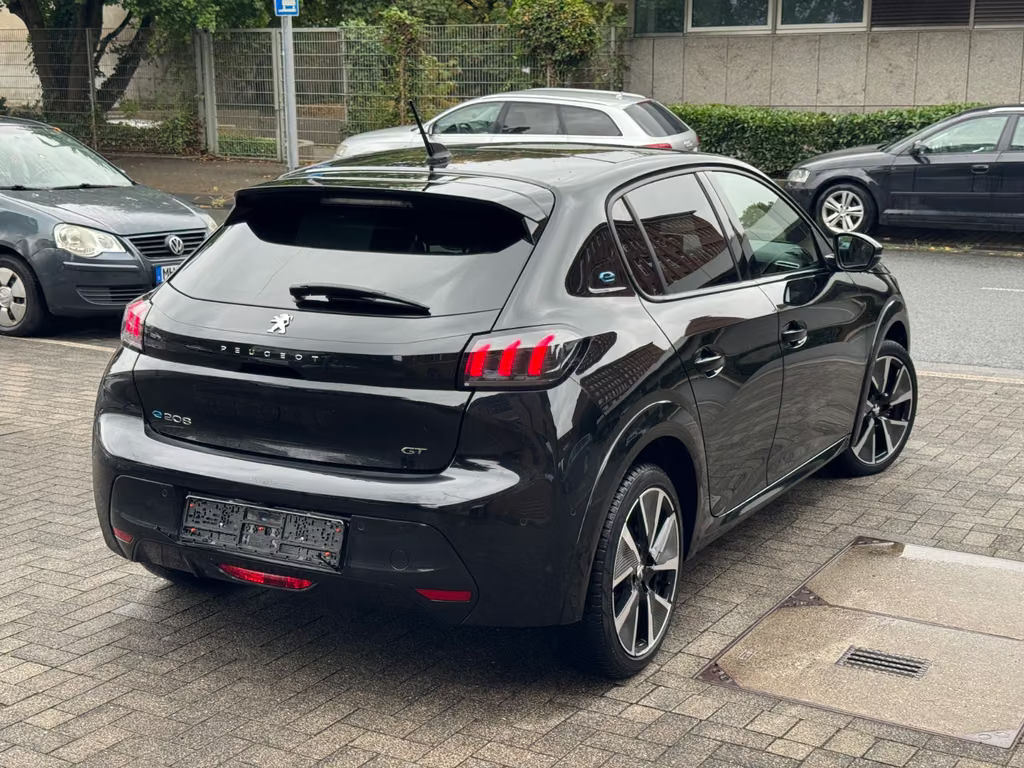 Peugeot e-208
