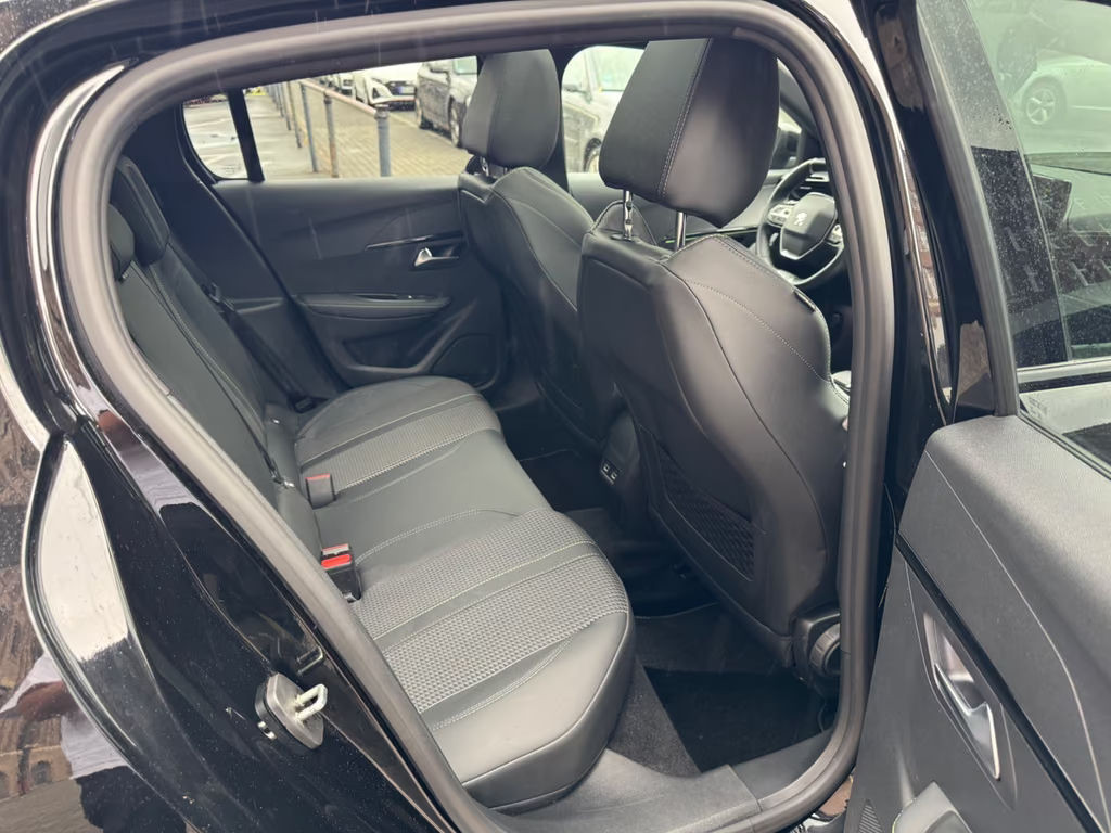 Peugeot e-208