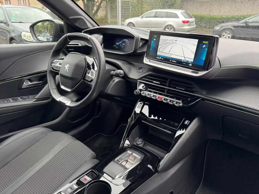 Peugeot e-208