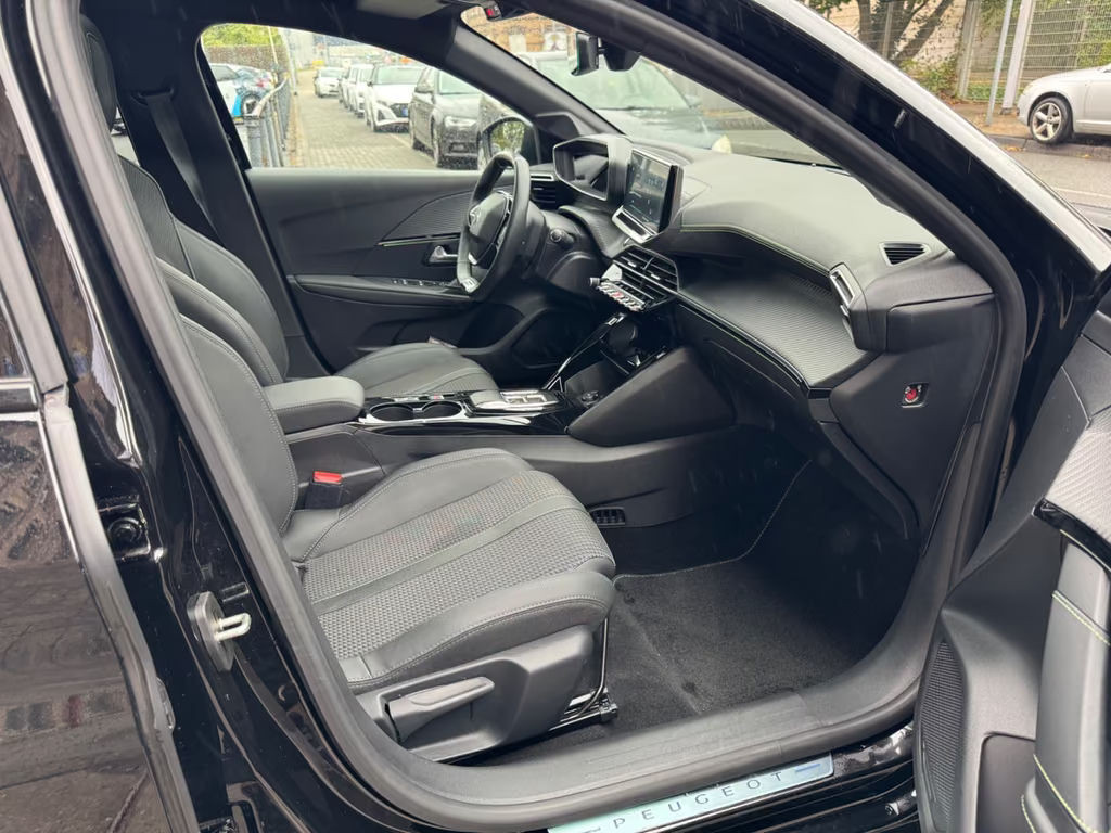 Peugeot e-208
