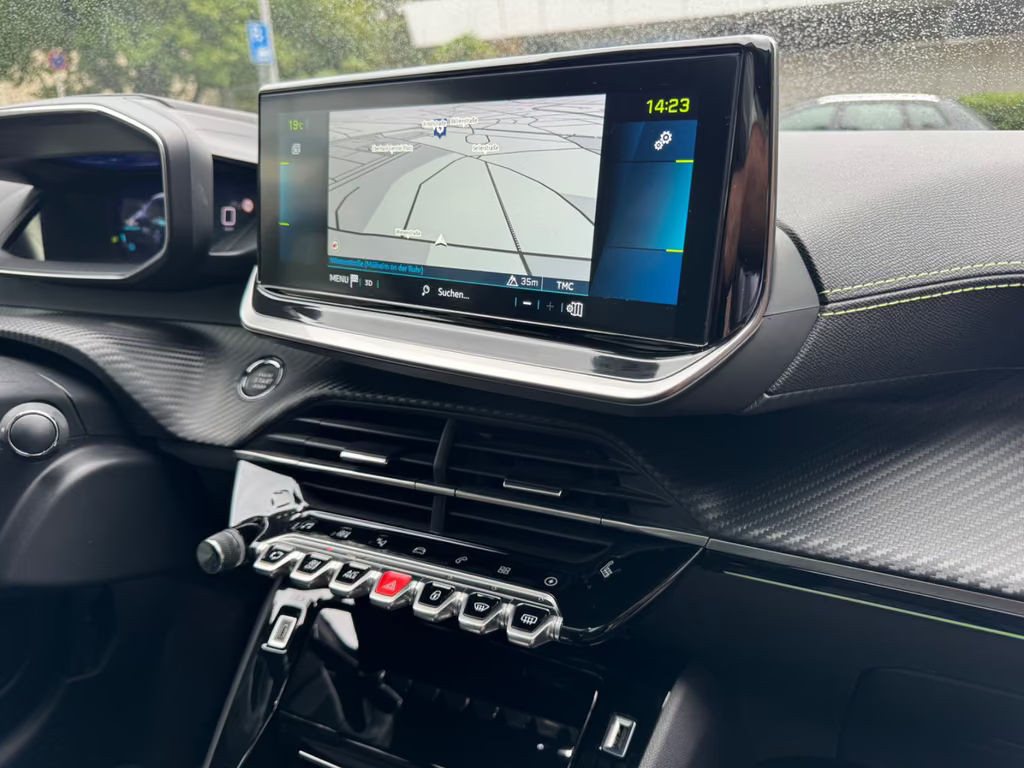 Peugeot e-208