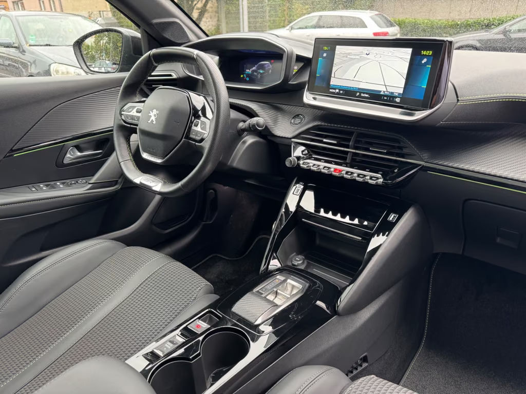 Peugeot e-208