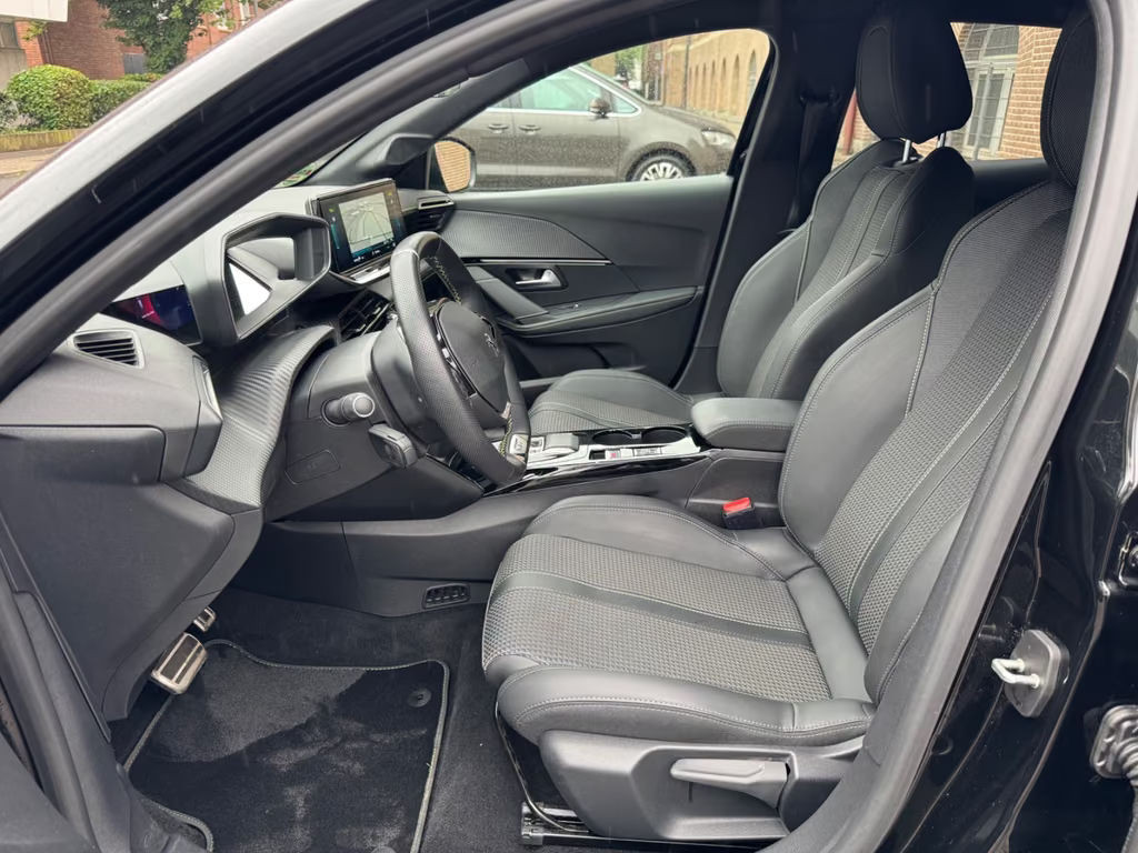 Peugeot e-208