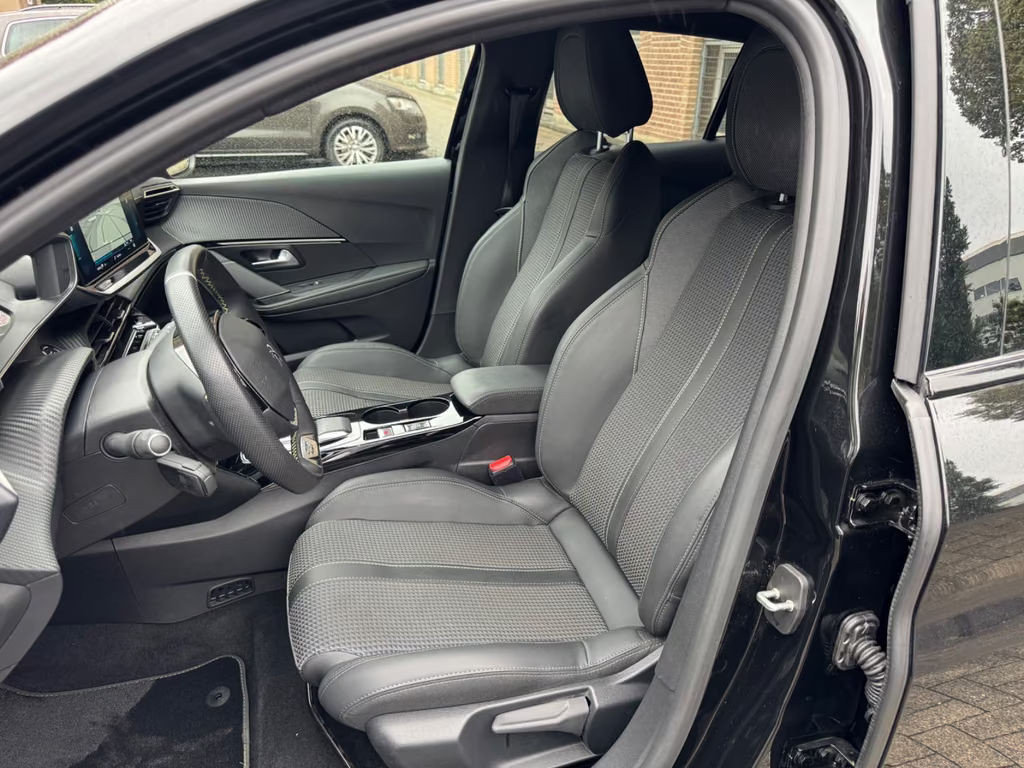 Peugeot e-208