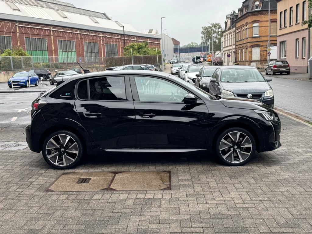 Peugeot e-208