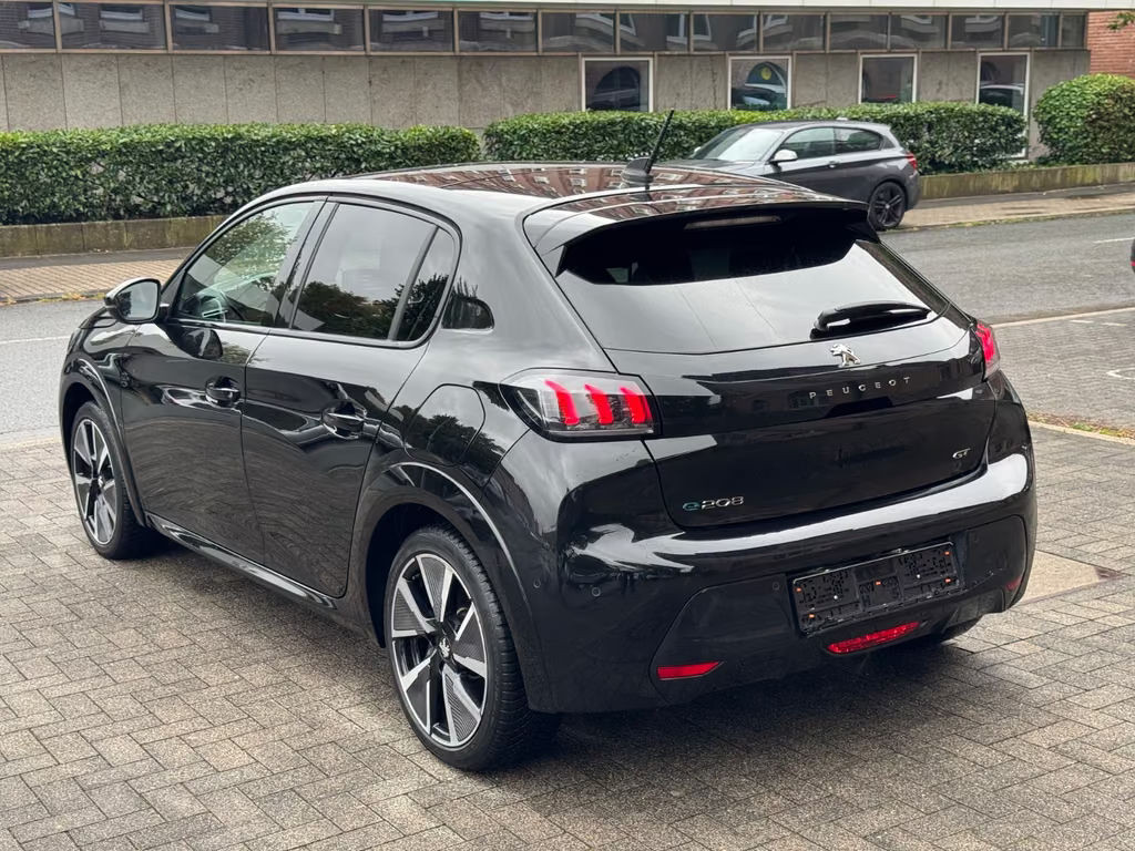 Peugeot e-208