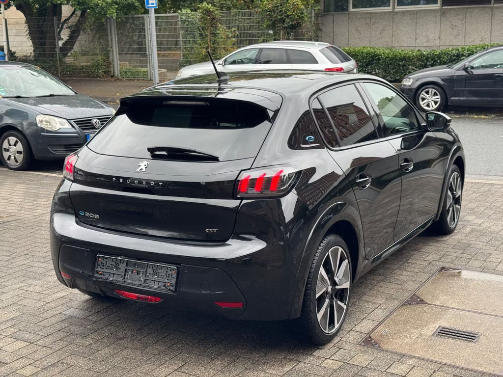 Peugeot e-208