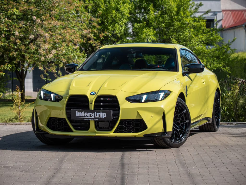 BMW M4 xDrive